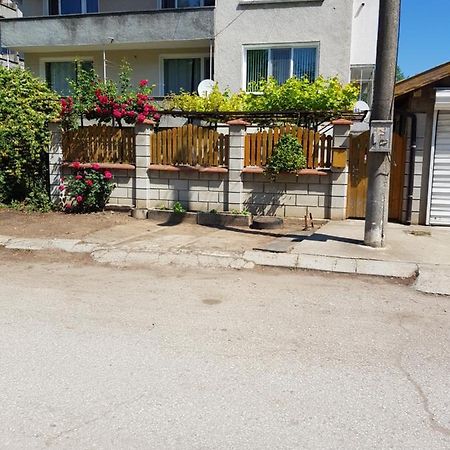 Hotel Къща За Гости Саня Kavarna Esterno foto