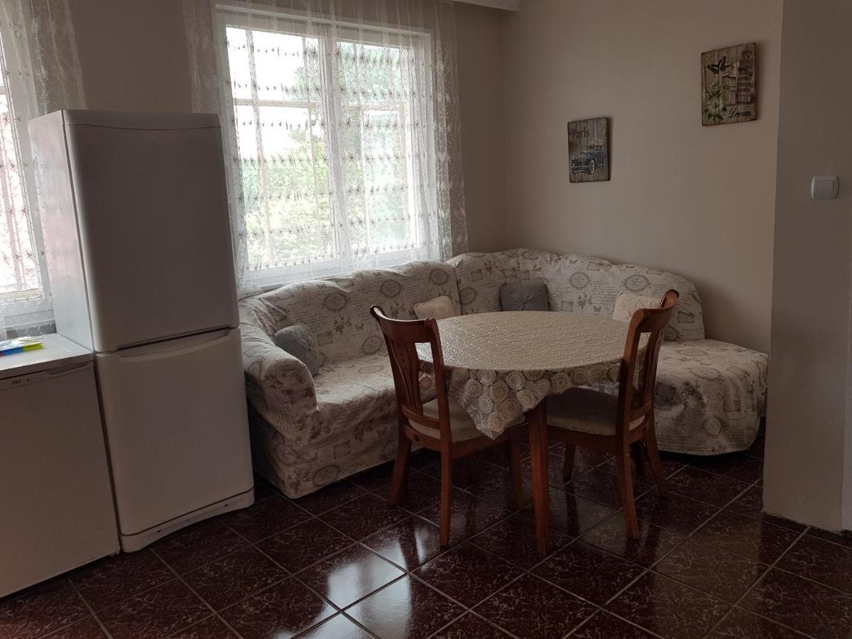 Hotel Къща За Гости Саня Kavarna Esterno foto